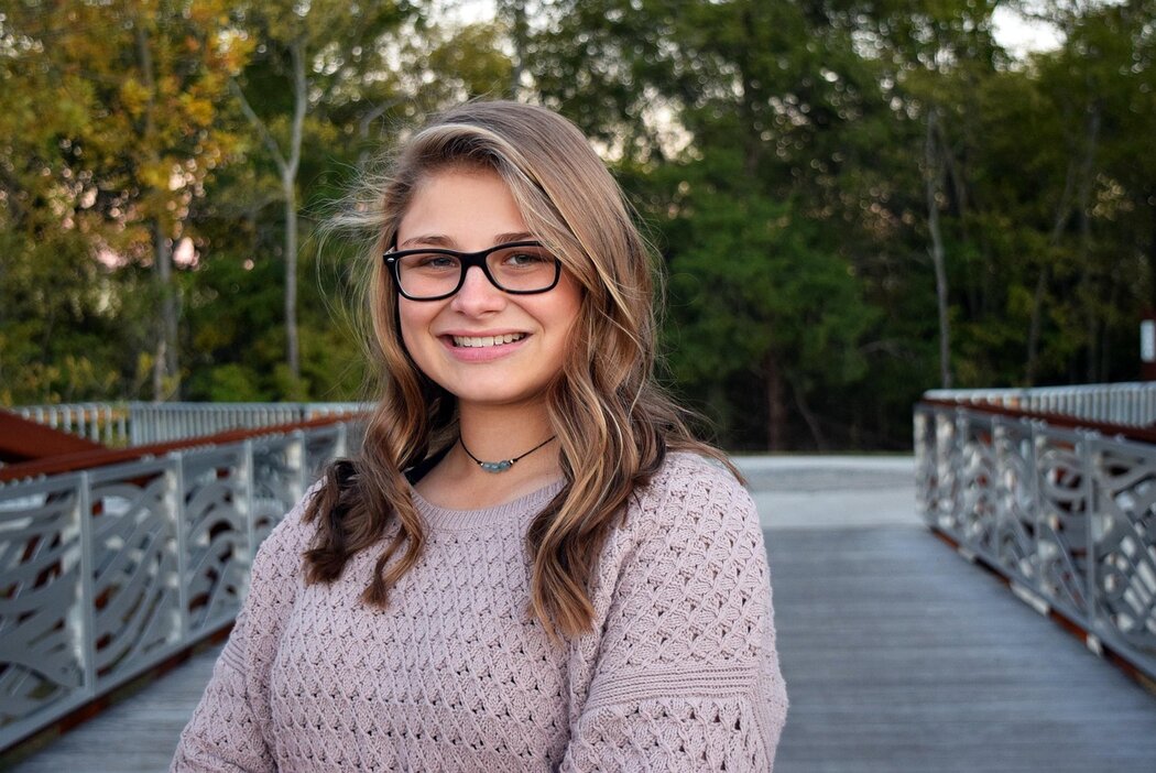 Senioren steigen in einen Schweizer Zug